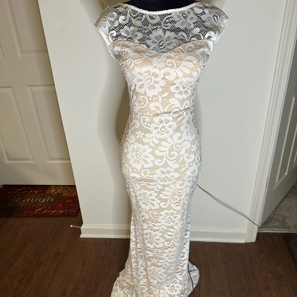 Windsor Lace dress - Picture 7 of 7